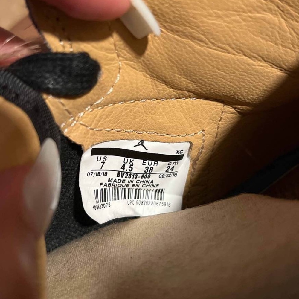 Aleali May Air Jordan 1